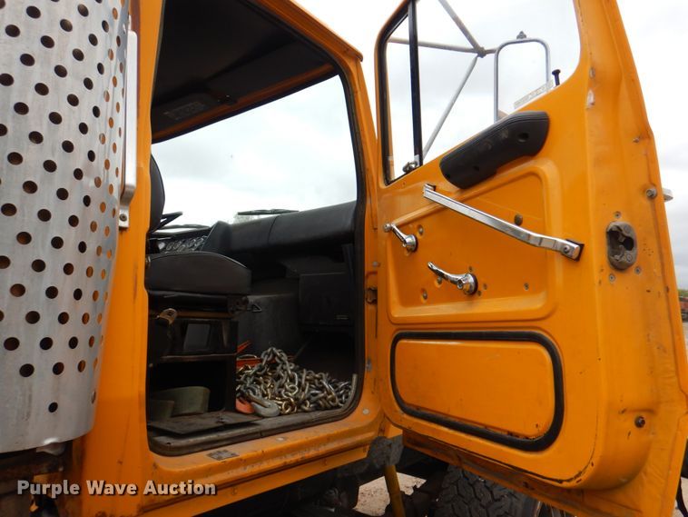 image for item DL0190 1985 Ford LT9000  semi truck