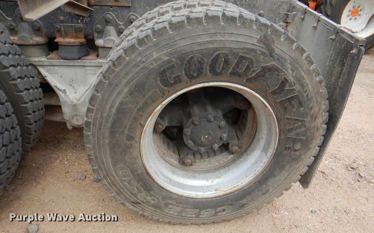 image for item DL0190 1985 Ford LT9000  semi truck