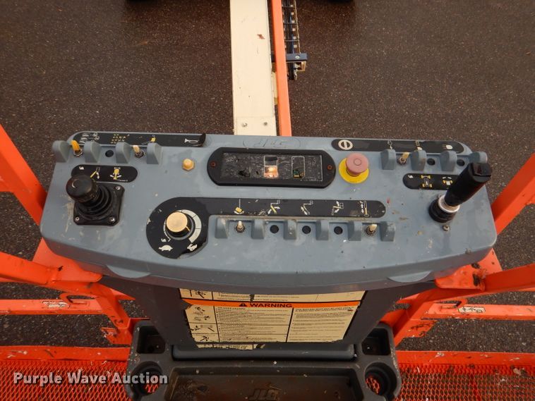 image for item DL3183 2003 JLG 400S  boom lift