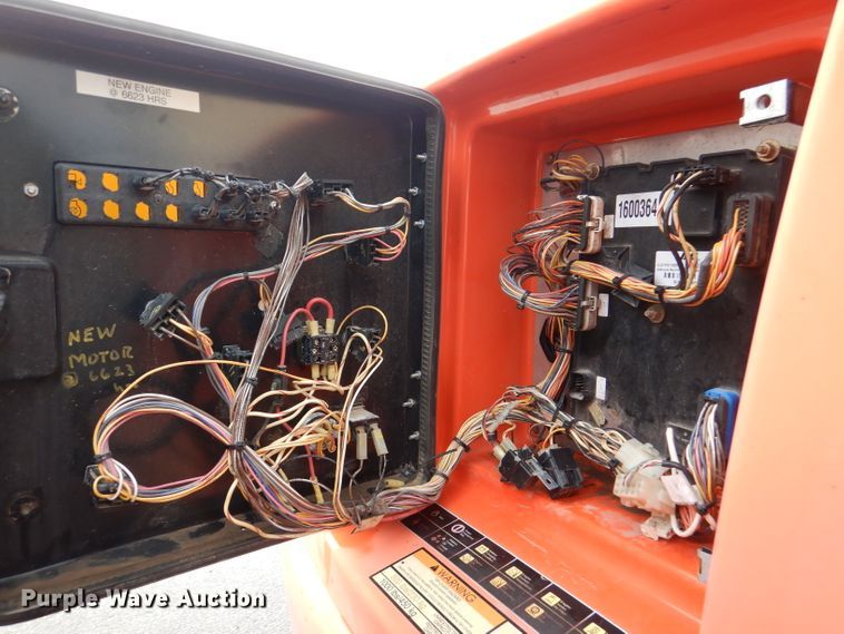 image for item DL3183 2003 JLG 400S  boom lift