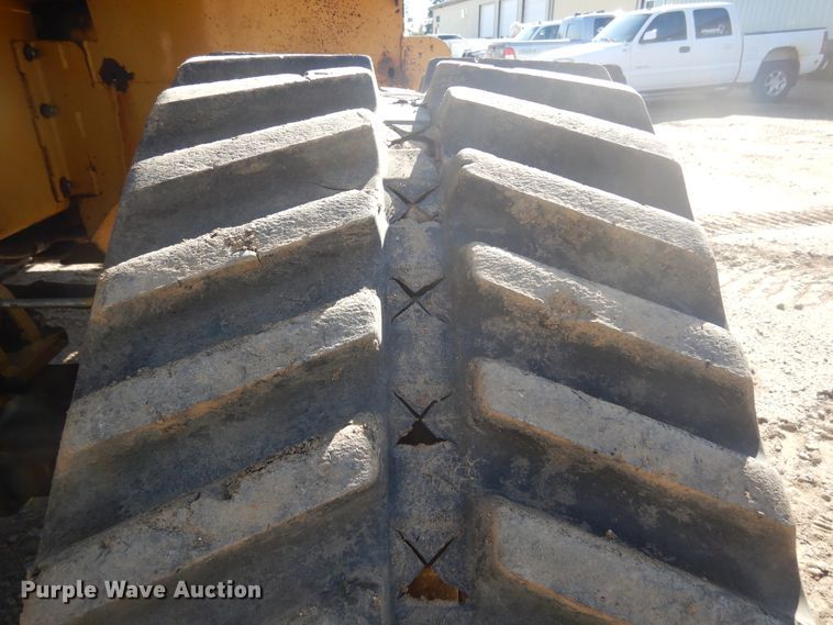 image for item DL6397 2008 Vermeer RTX1250  cable plow