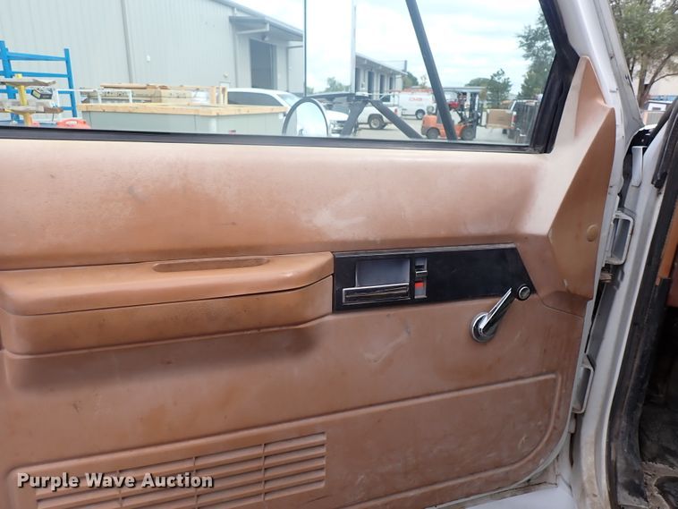 image for item DN2134 1994 GMC TopKick  dump flatbed truck