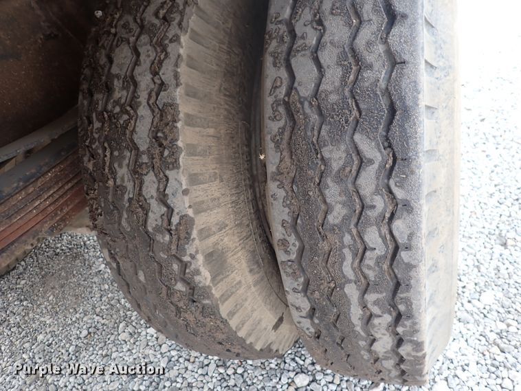 image for item DN2134 1994 GMC TopKick  dump flatbed truck