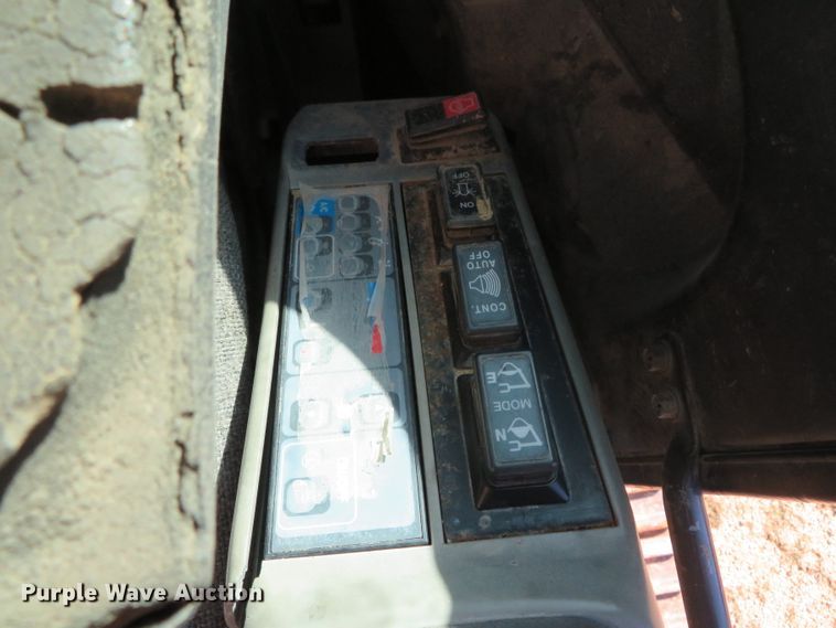 image for item DN7757 2003 Case CX225SR  excavator