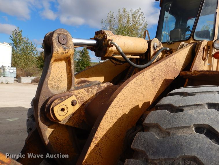 image for item EV9325 1982 Caterpillar 966D  wheel loader