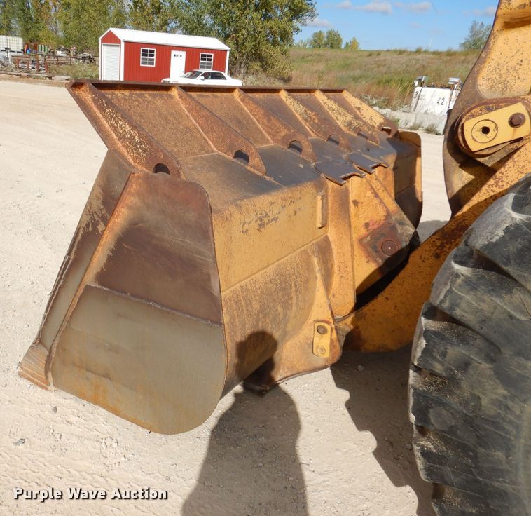 image for item EV9325 1982 Caterpillar 966D  wheel loader