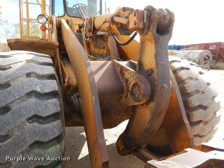 image for item EV9325 1982 Caterpillar 966D  wheel loader