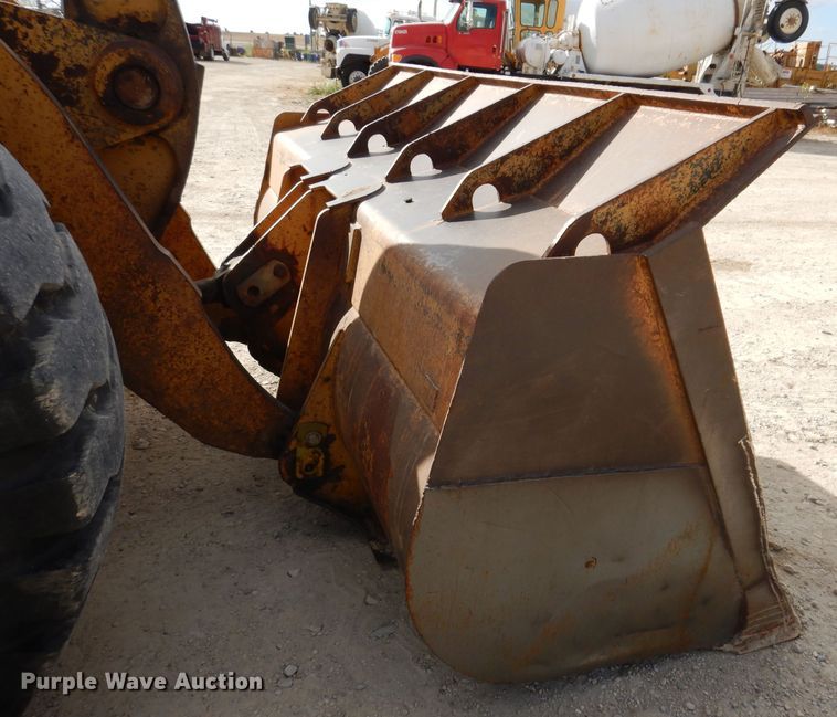 image for item EV9325 1982 Caterpillar 966D  wheel loader