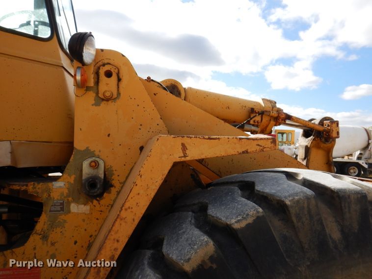 image for item EV9325 1982 Caterpillar 966D  wheel loader