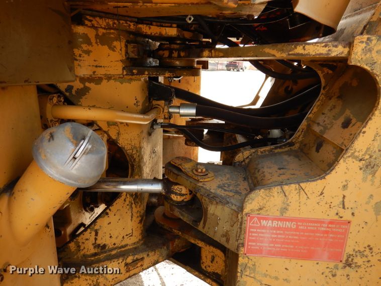 image for item EV9325 1982 Caterpillar 966D  wheel loader