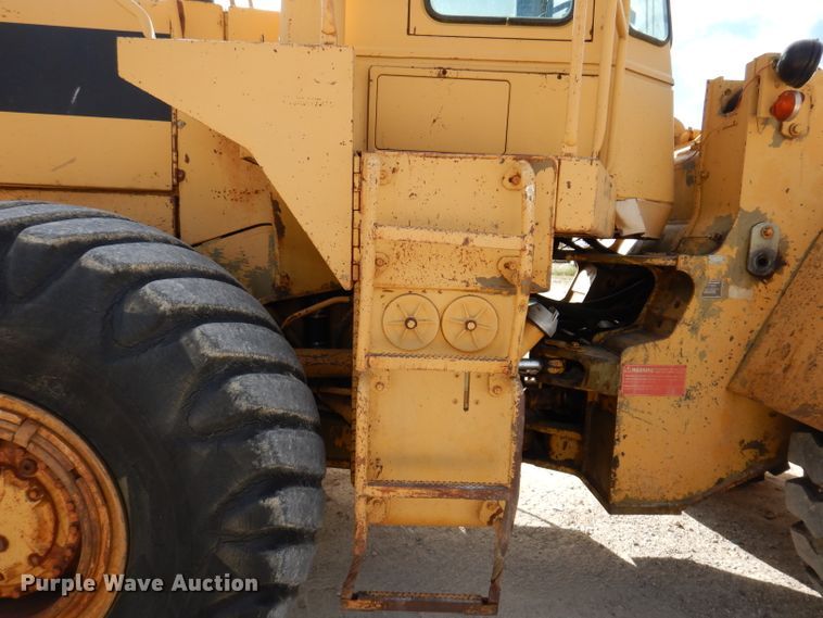 image for item EV9325 1982 Caterpillar 966D  wheel loader