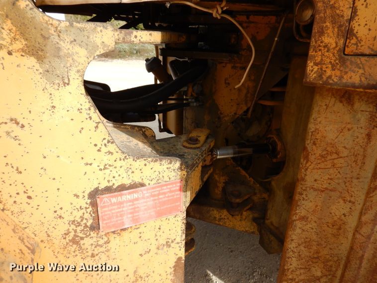 image for item EV9325 1982 Caterpillar 966D  wheel loader