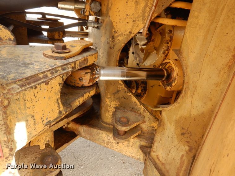 image for item EV9325 1982 Caterpillar 966D  wheel loader