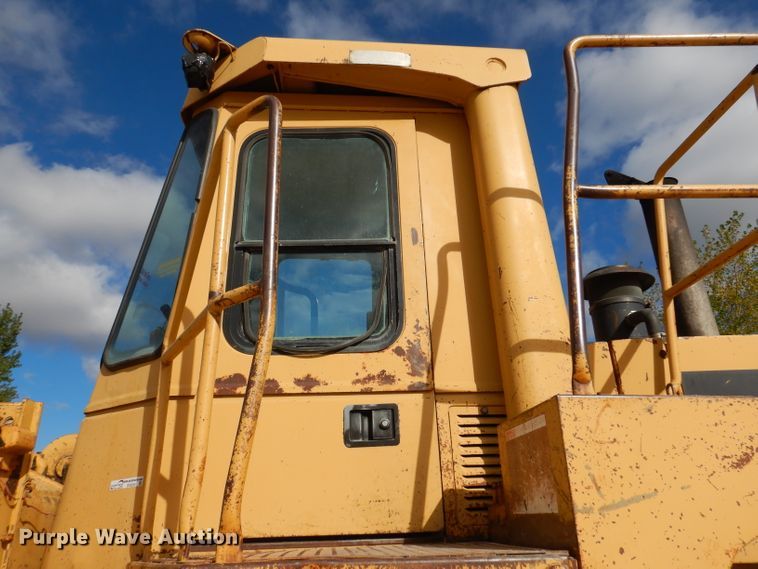 image for item EV9325 1982 Caterpillar 966D  wheel loader
