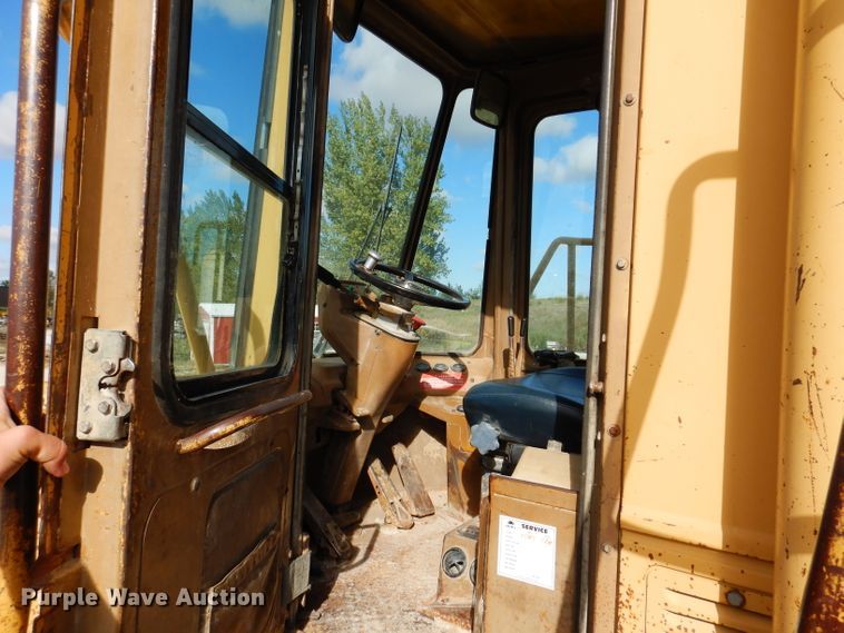 image for item EV9325 1982 Caterpillar 966D  wheel loader