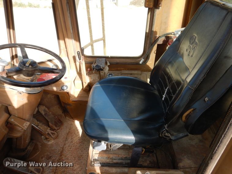 image for item EV9325 1982 Caterpillar 966D  wheel loader