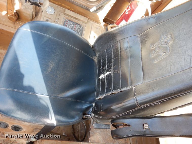 image for item EV9325 1982 Caterpillar 966D  wheel loader