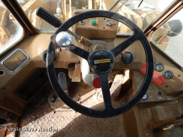 image for item EV9325 1982 Caterpillar 966D  wheel loader
