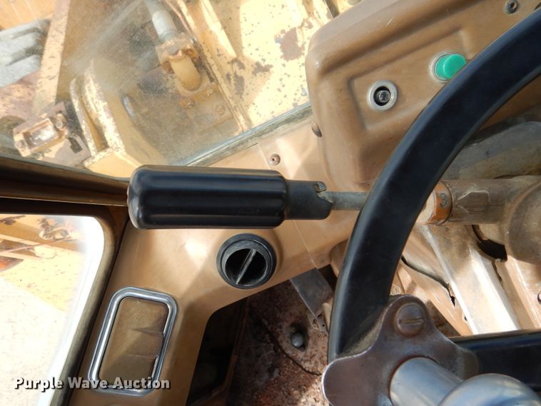 image for item EV9325 1982 Caterpillar 966D  wheel loader