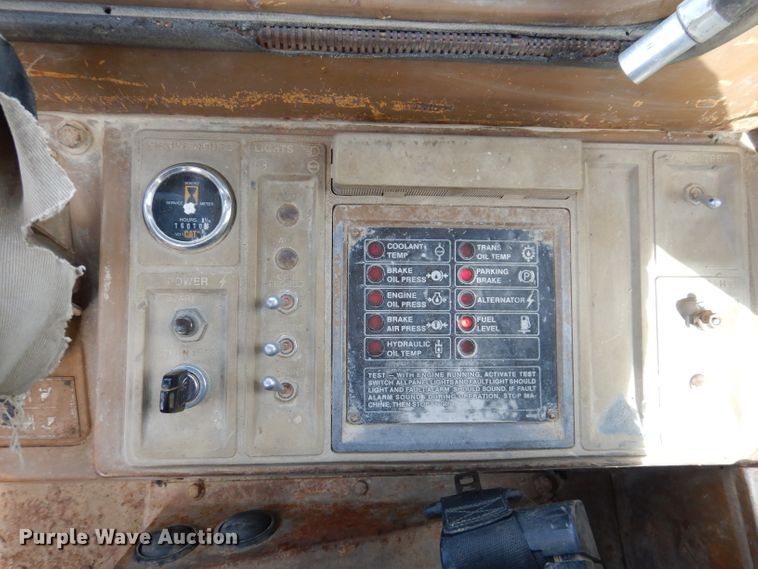 image for item EV9325 1982 Caterpillar 966D  wheel loader