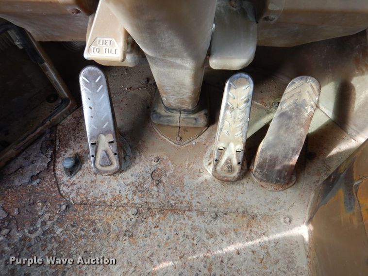 image for item EV9325 1982 Caterpillar 966D  wheel loader