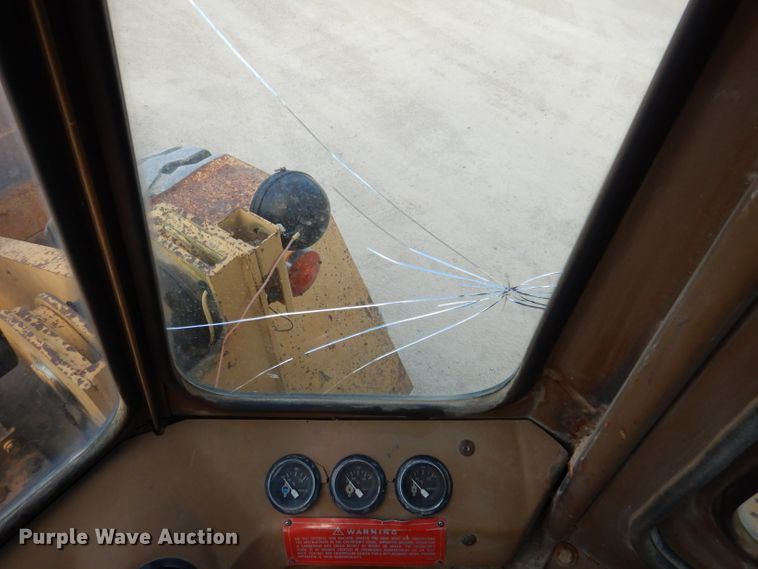 image for item EV9325 1982 Caterpillar 966D  wheel loader