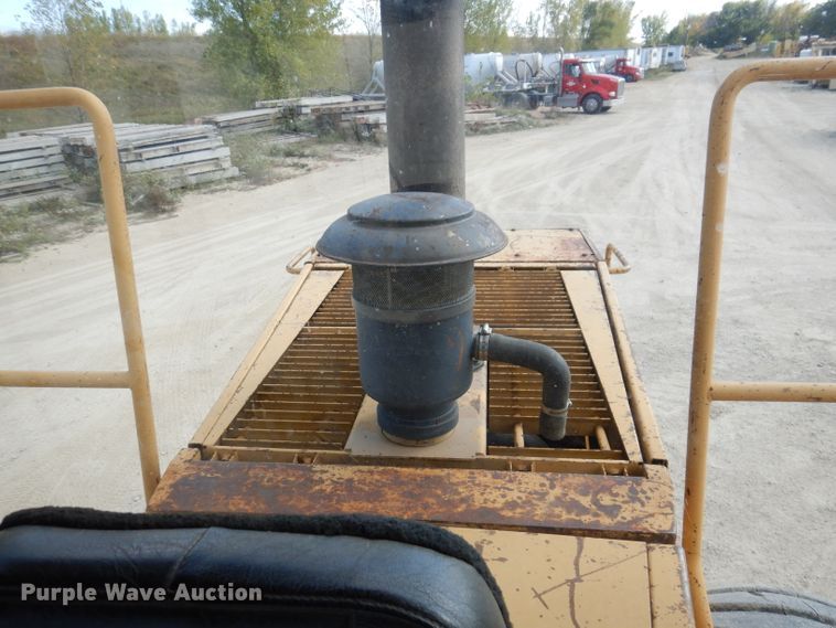 image for item EV9325 1982 Caterpillar 966D  wheel loader