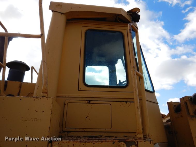 image for item EV9325 1982 Caterpillar 966D  wheel loader