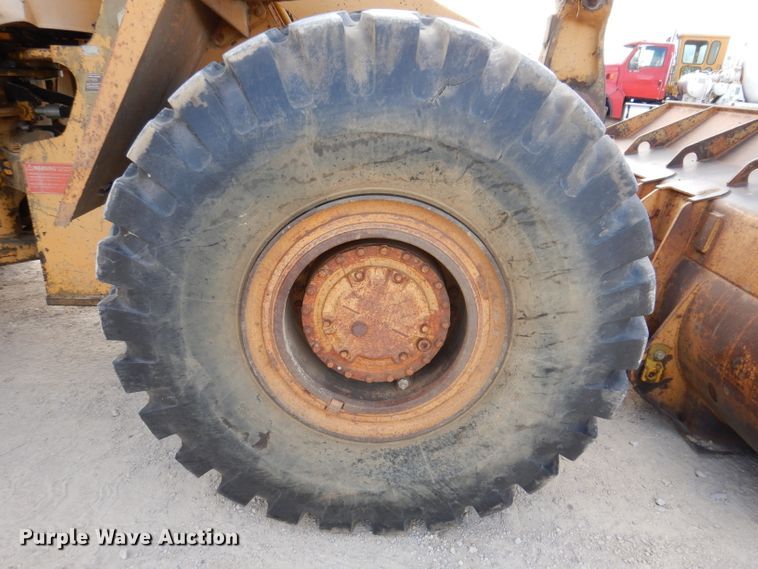 image for item EV9325 1982 Caterpillar 966D  wheel loader