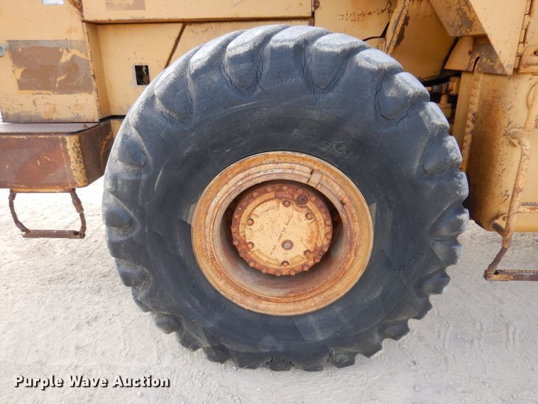 image for item EV9325 1982 Caterpillar 966D  wheel loader