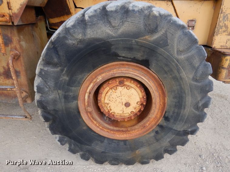 image for item EV9325 1982 Caterpillar 966D  wheel loader