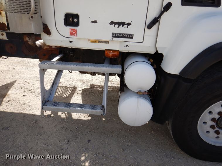 image for item EV9327 2004 Mack CV513  ready mix truck