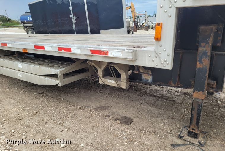 image for item FC9058 2006 Transcraft Eagle  drop deck equipment trailer