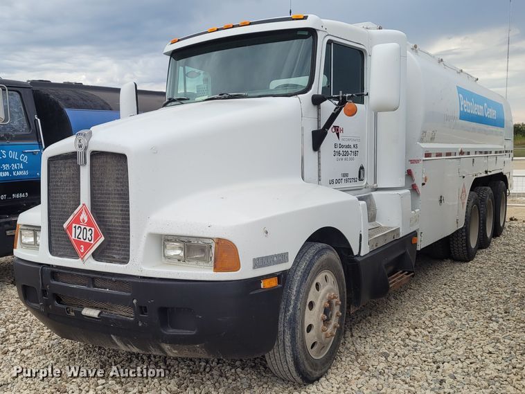 image for item FC9060 1994 Kenworth T600  fuel truck