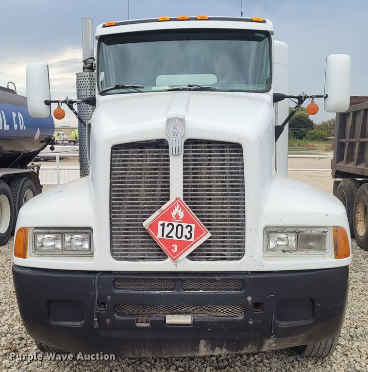 image for item FC9060 1994 Kenworth T600  fuel truck