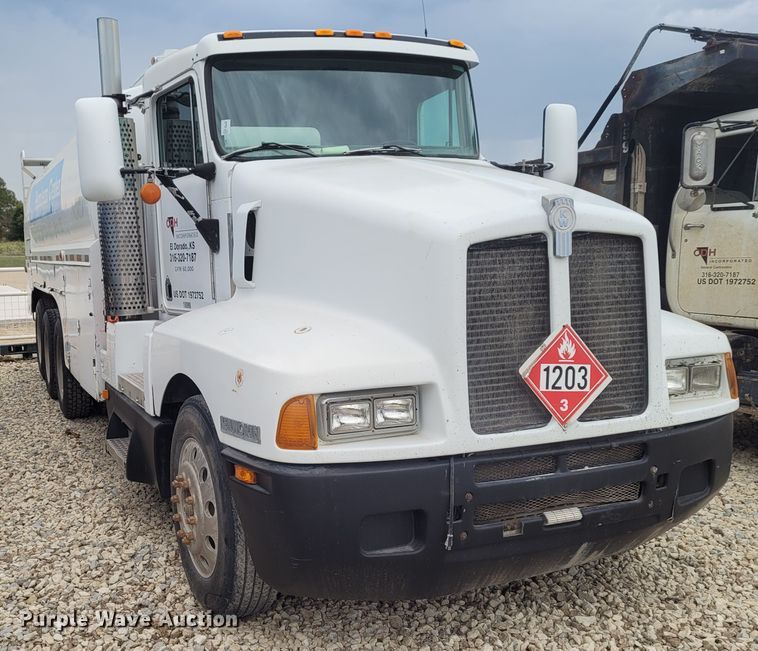 image for item FC9060 1994 Kenworth T600  fuel truck