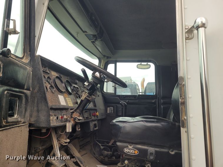 image for item FC9060 1994 Kenworth T600  fuel truck