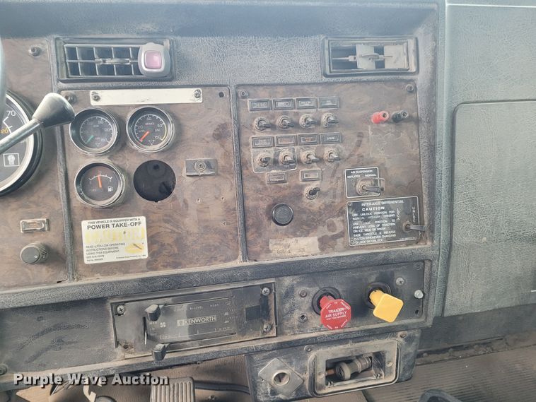 image for item FC9060 1994 Kenworth T600  fuel truck