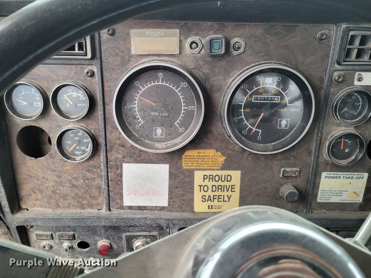 image for item FC9060 1994 Kenworth T600  fuel truck