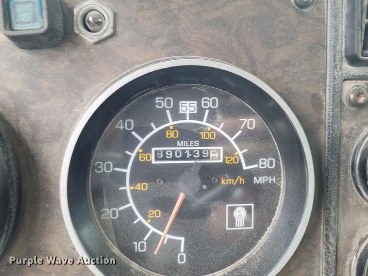 image for item FC9060 1994 Kenworth T600  fuel truck