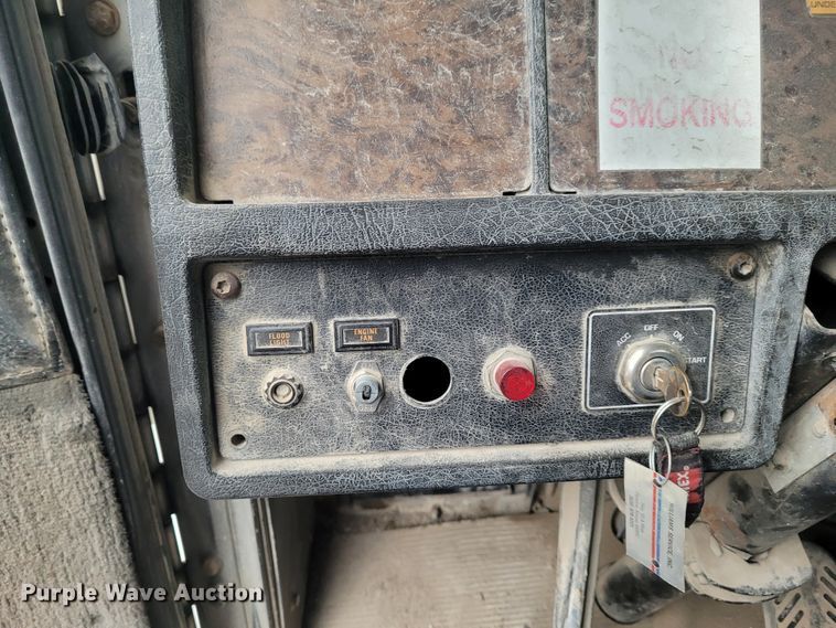 image for item FC9060 1994 Kenworth T600  fuel truck