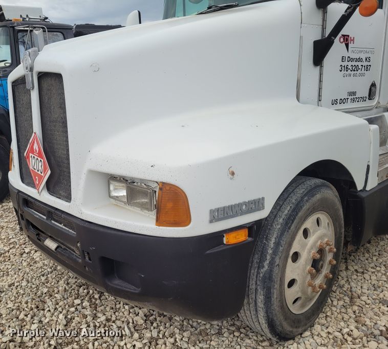 image for item FC9060 1994 Kenworth T600  fuel truck