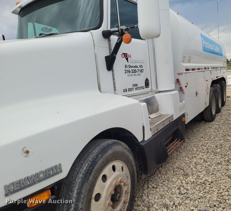 image for item FC9060 1994 Kenworth T600  fuel truck