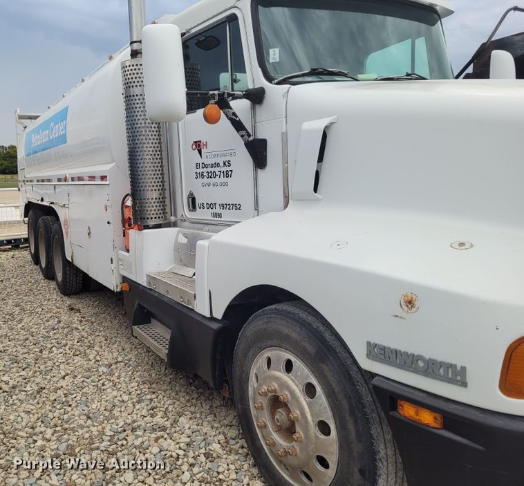 image for item FC9060 1994 Kenworth T600  fuel truck