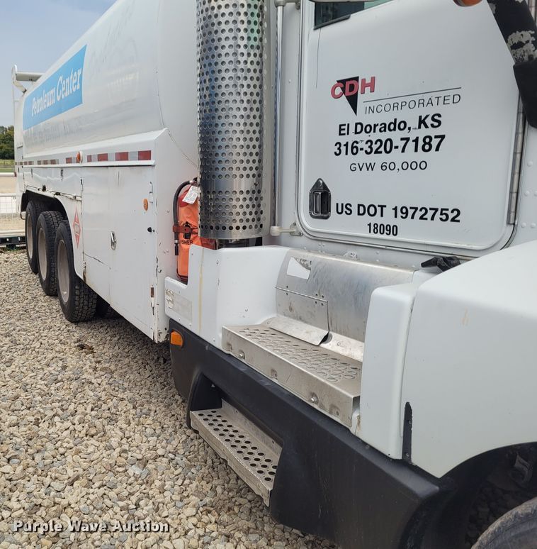 image for item FC9060 1994 Kenworth T600  fuel truck