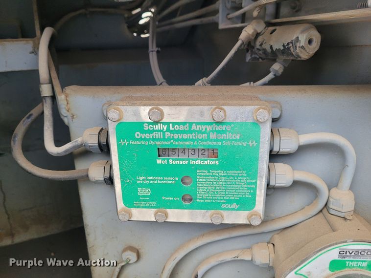 image for item FC9060 1994 Kenworth T600  fuel truck