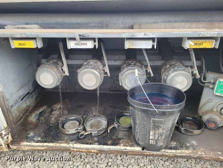 image for item FC9060 1994 Kenworth T600  fuel truck