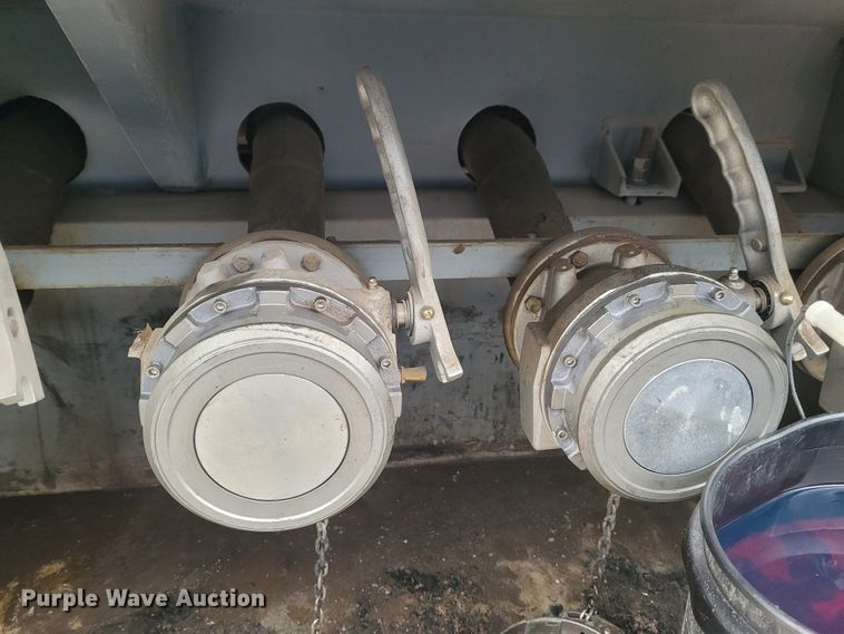 image for item FC9060 1994 Kenworth T600  fuel truck