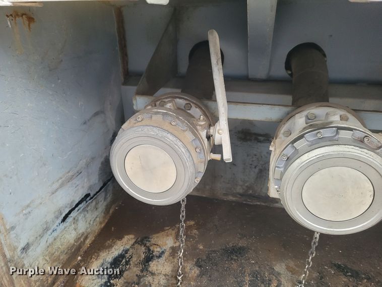 image for item FC9060 1994 Kenworth T600  fuel truck