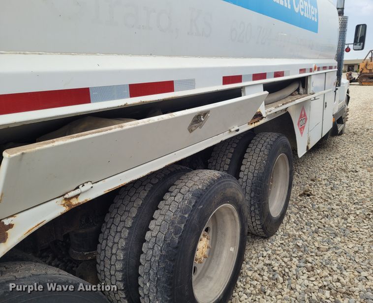 image for item FC9060 1994 Kenworth T600  fuel truck